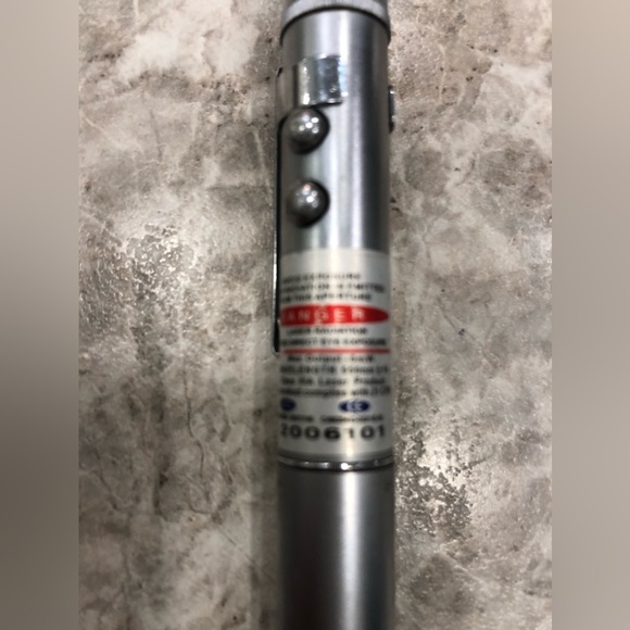 Vintage military pen with laser light, flashlight, a magnet base and working pen - Picture 2 of 7